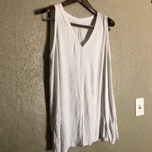 White V neck tank top - Plus 18/20